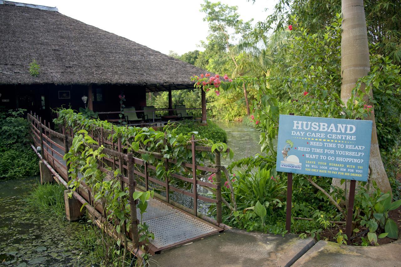 Hotel Red Earth Kabini à Begūr Extérieur photo