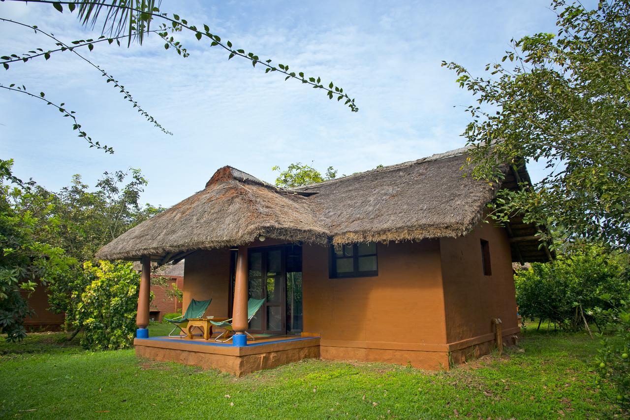 Hotel Red Earth Kabini à Begūr Extérieur photo